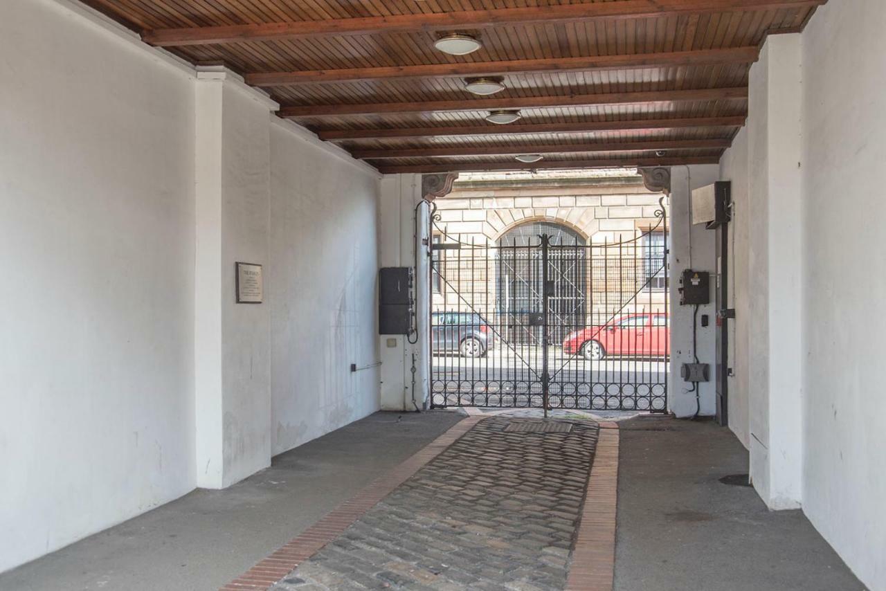 Fabulous Stylish Flat In Merchant City & Free Secure Parking Glasgow Exterior photo